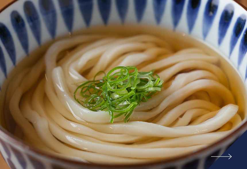 出汁を注いで